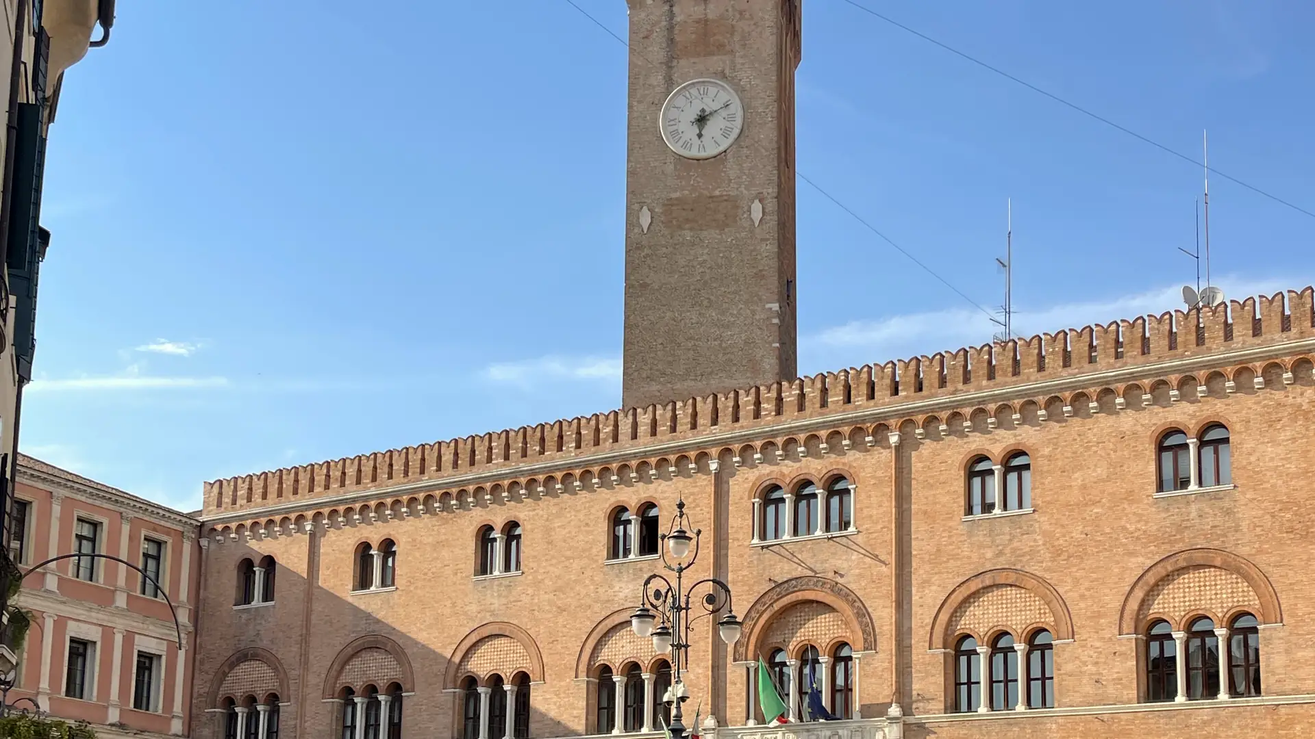 Piazza dei Signori e la Torre Civica di Treviso